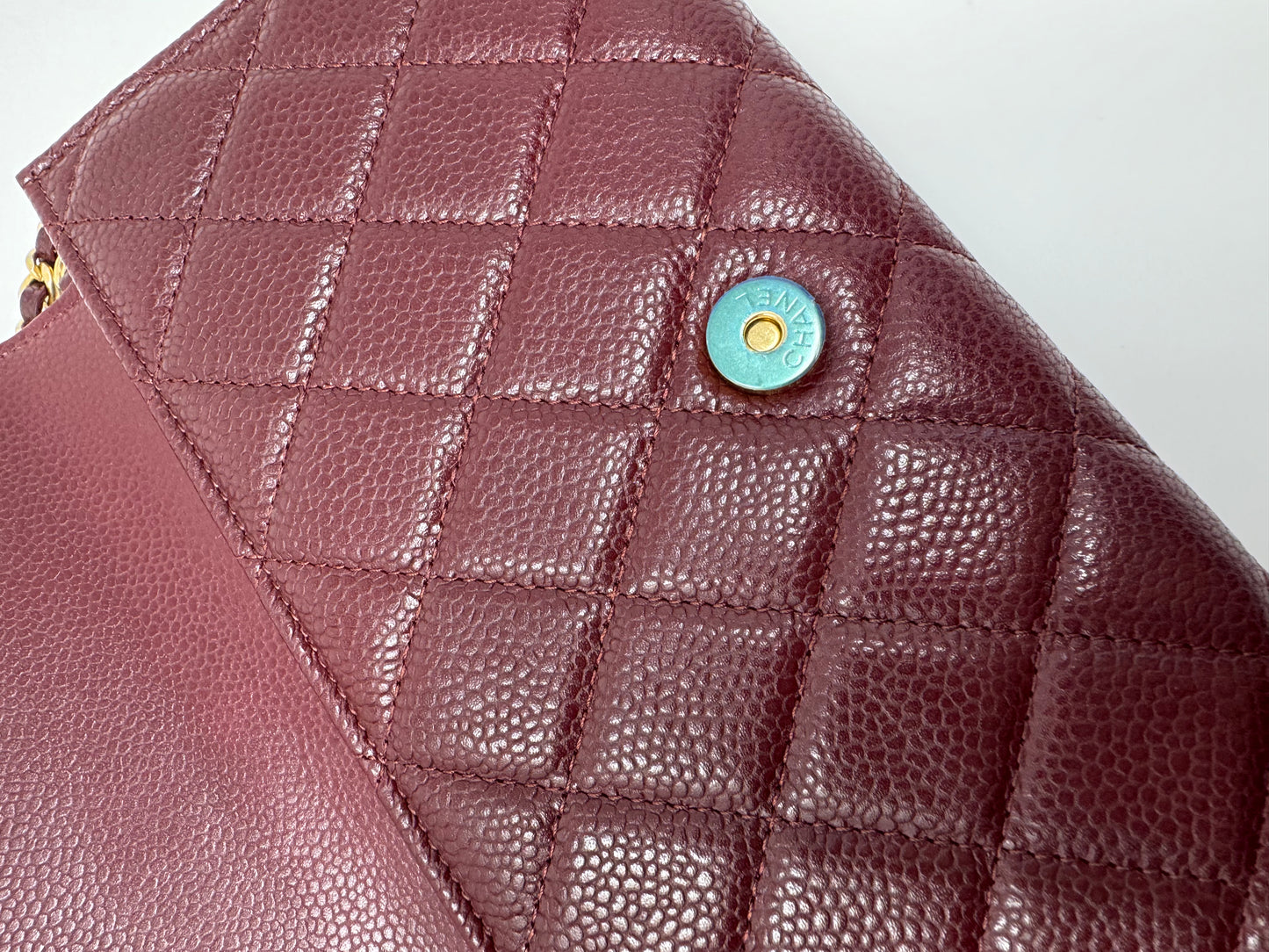 CHANEL BURGUNDY QUILTED CAVIAR LEATHER SHOULDER BAG WITH GOLD HARDWAREp