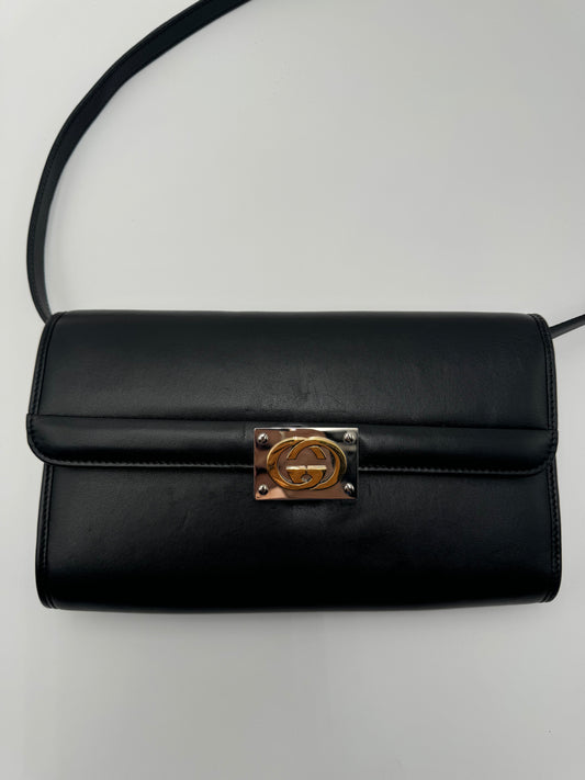 BLACK LEATHER GUCCI CROSSBODY (LIKE-NEW!)