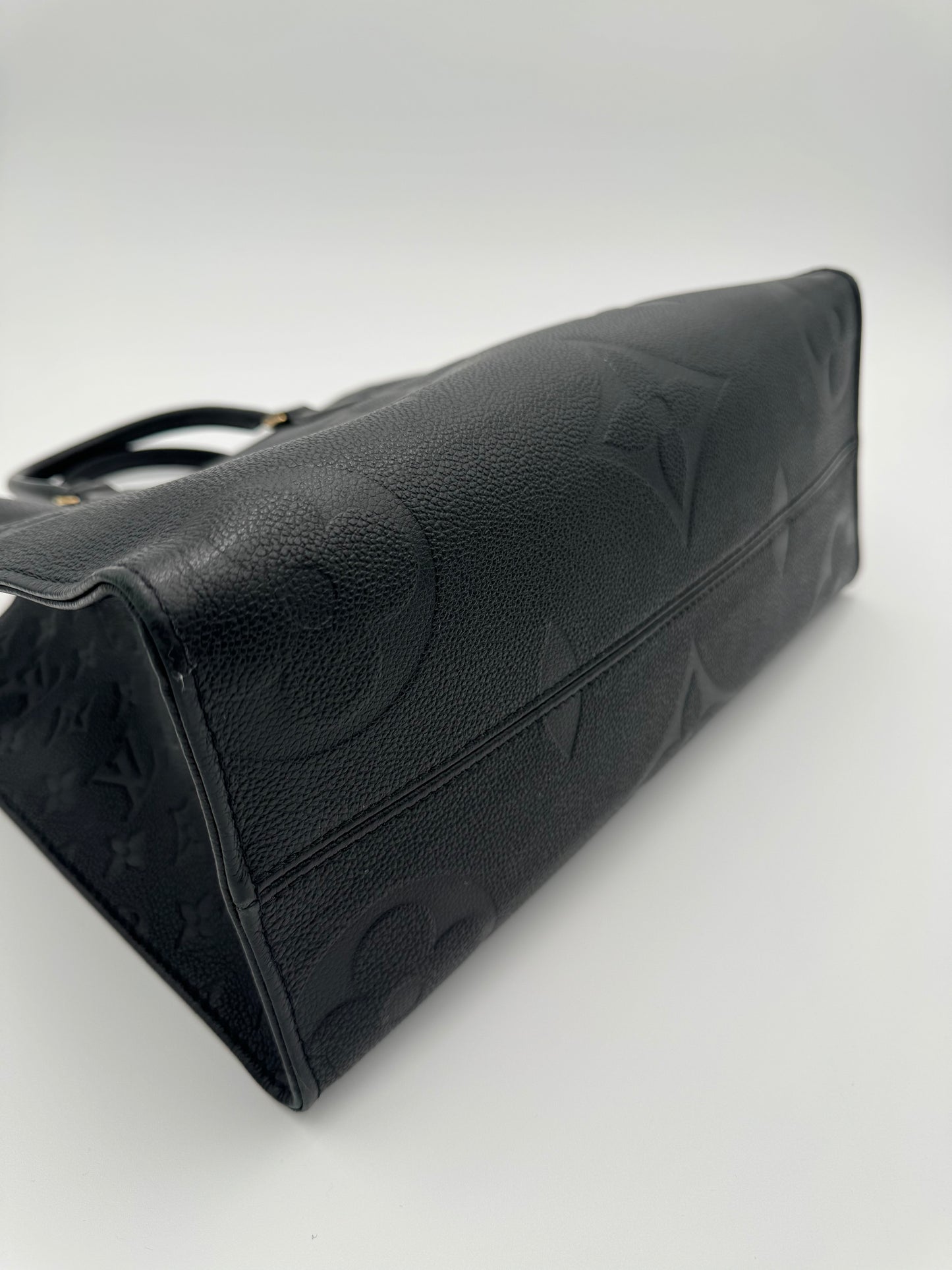 LOUIS VUITTON BLACK ON THE GO MM