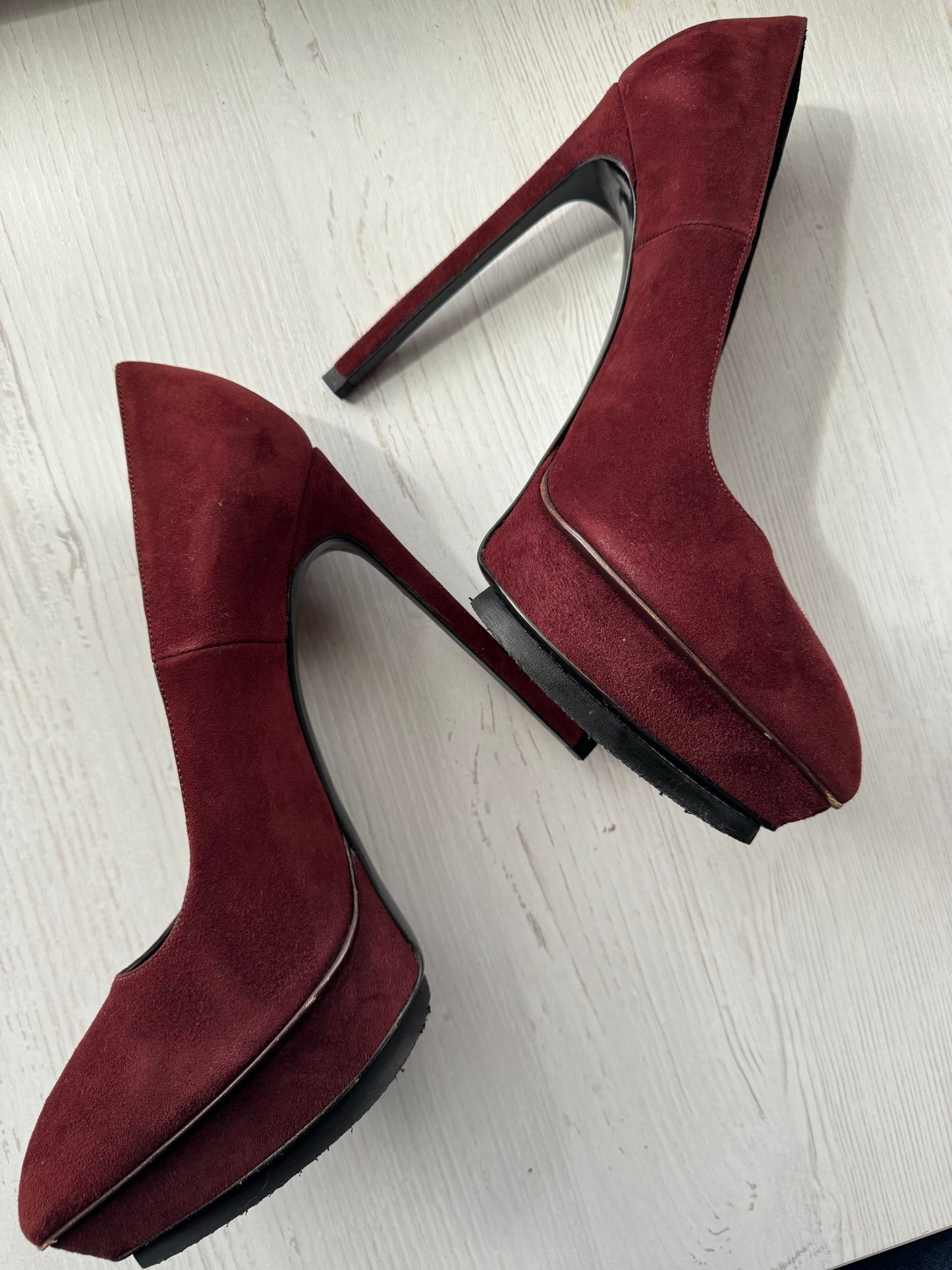 YVES SAINT LAURENT BURGUNDY PUMPS SIZE 7