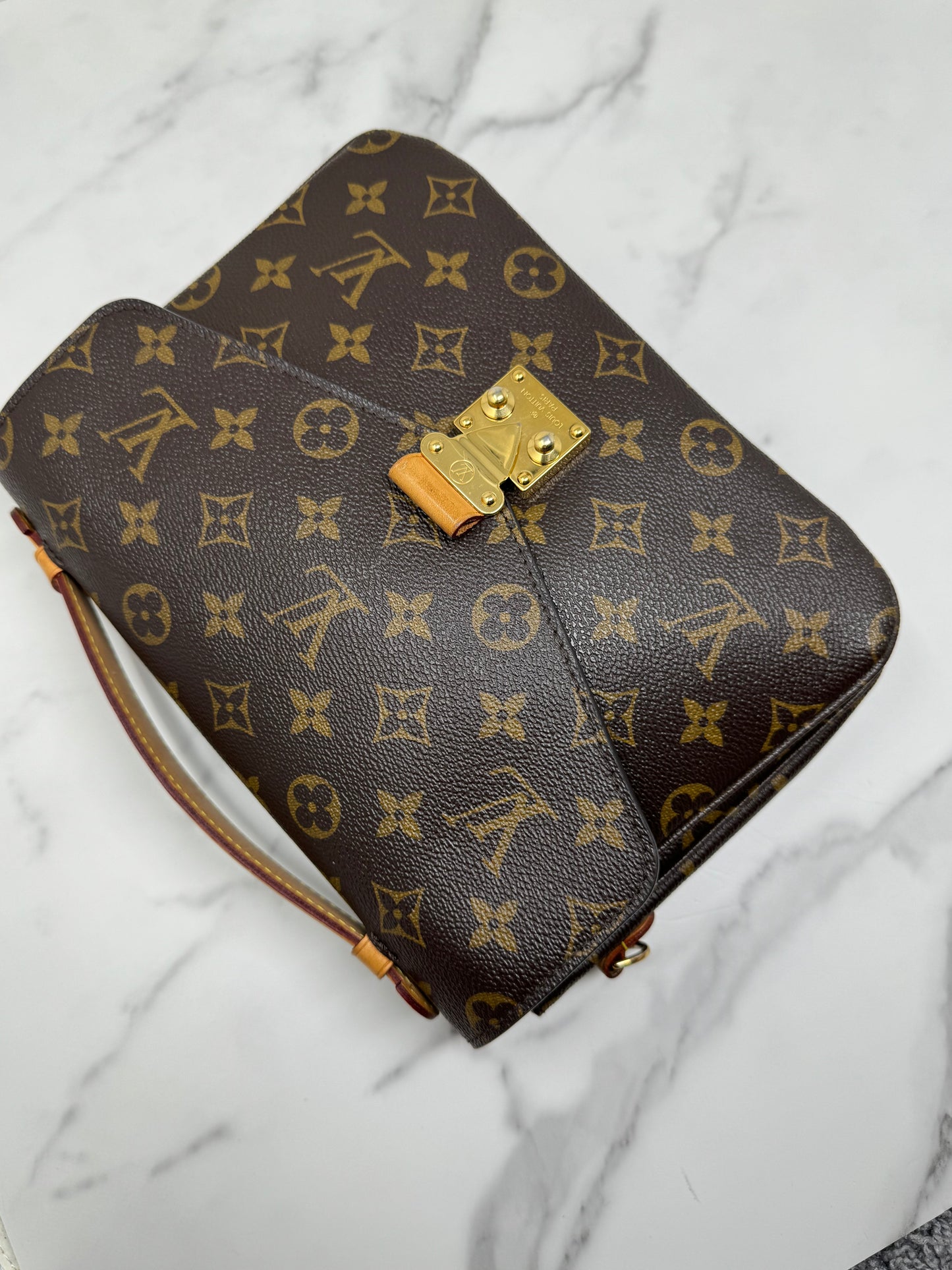 LOUIS VUITTON MONOGRAM POCHETTE METIS