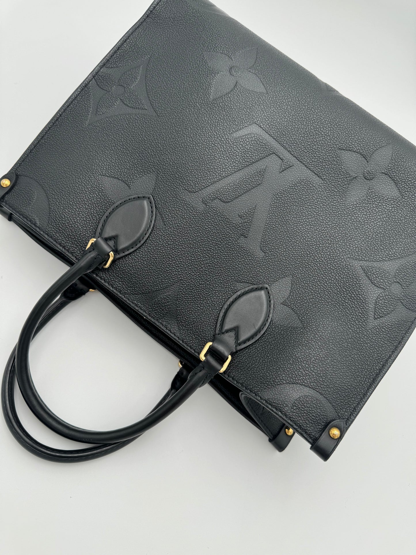 LOUIS VUITTON BLACK ON THE GO MM