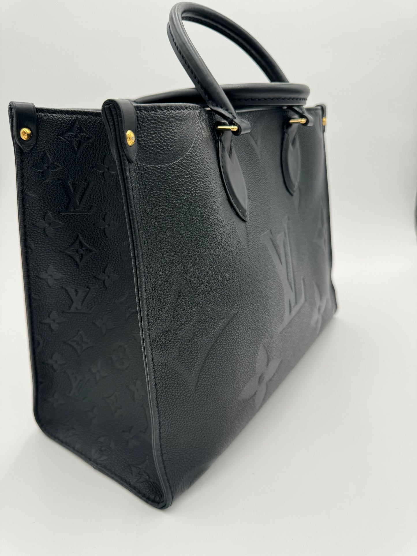 LOUIS VUITTON BLACK ON THE GO MM