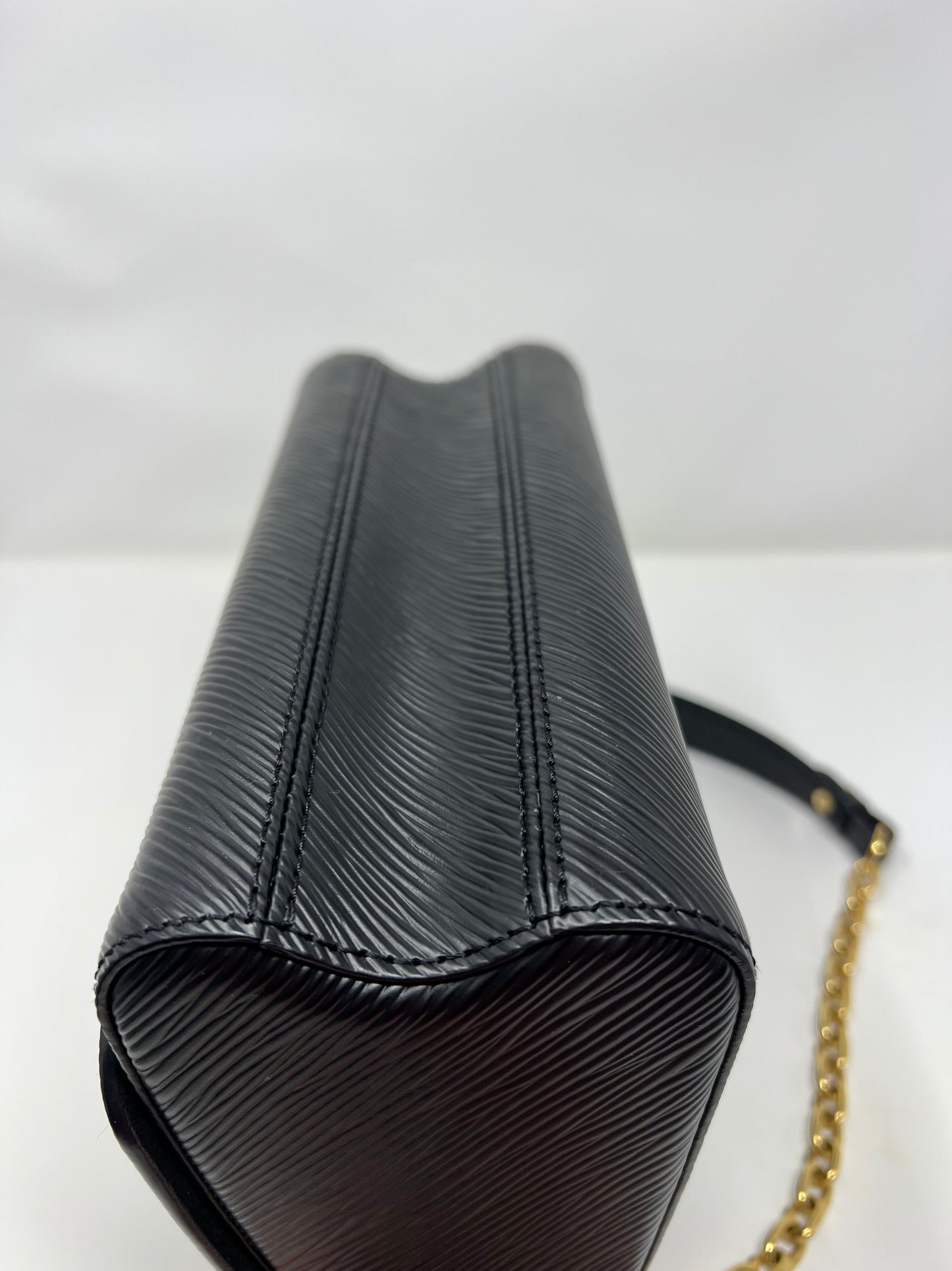 LOUIS VUITTON EPI TWIST MM SHOULDER BAG