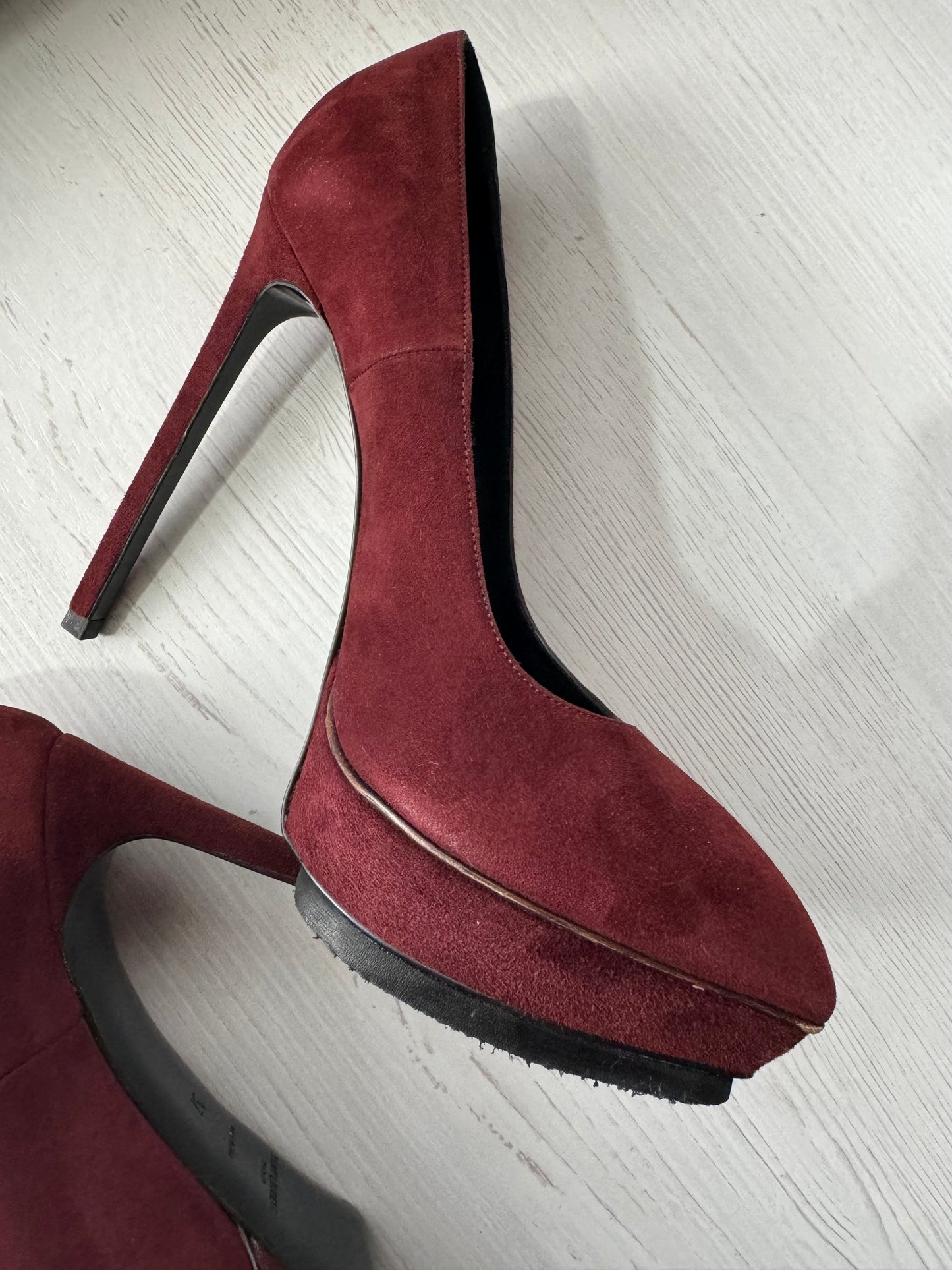 YVES SAINT LAURENT BURGUNDY PUMPS SIZE 7