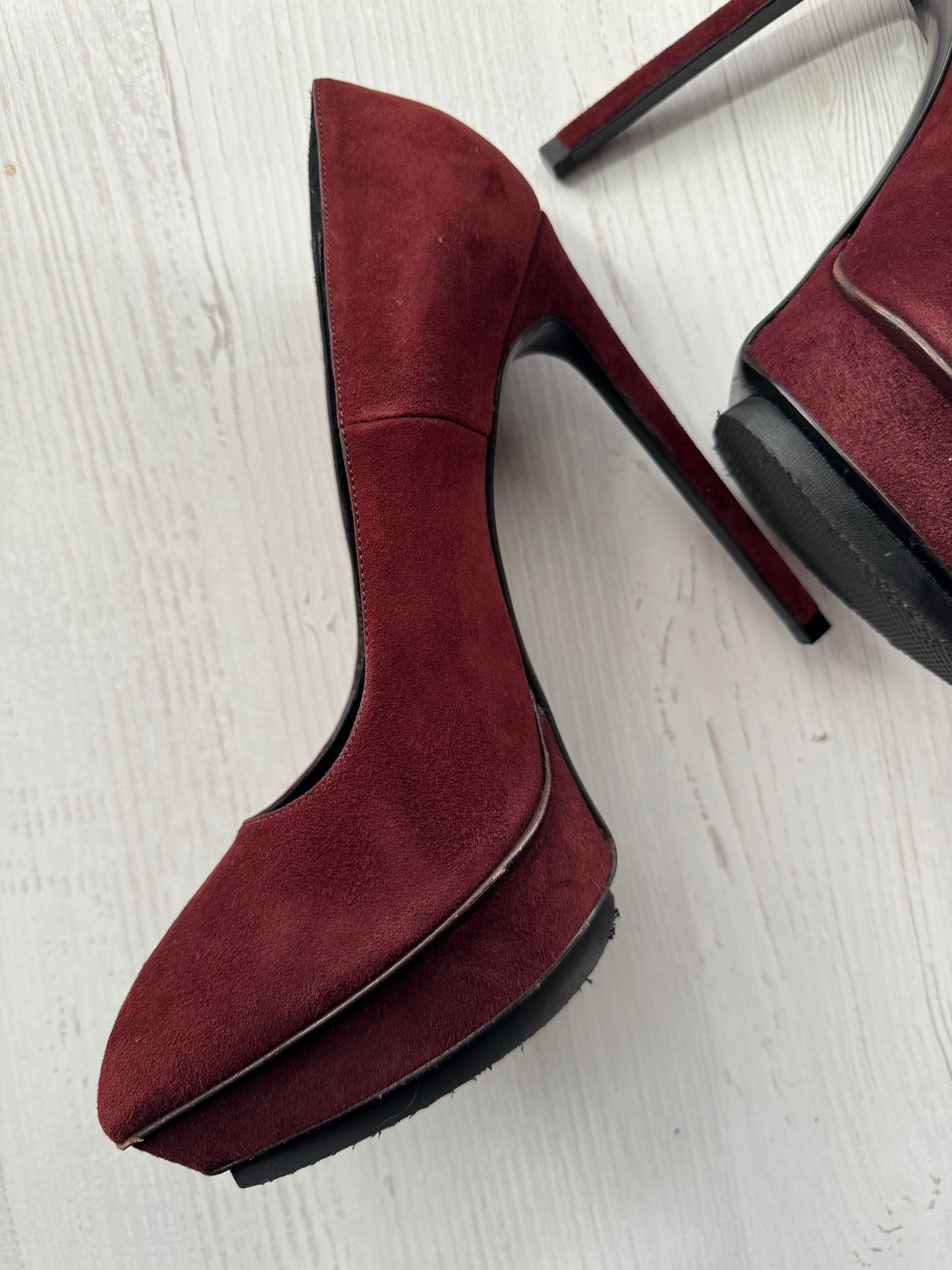 YVES SAINT LAURENT BURGUNDY PUMPS SIZE 7