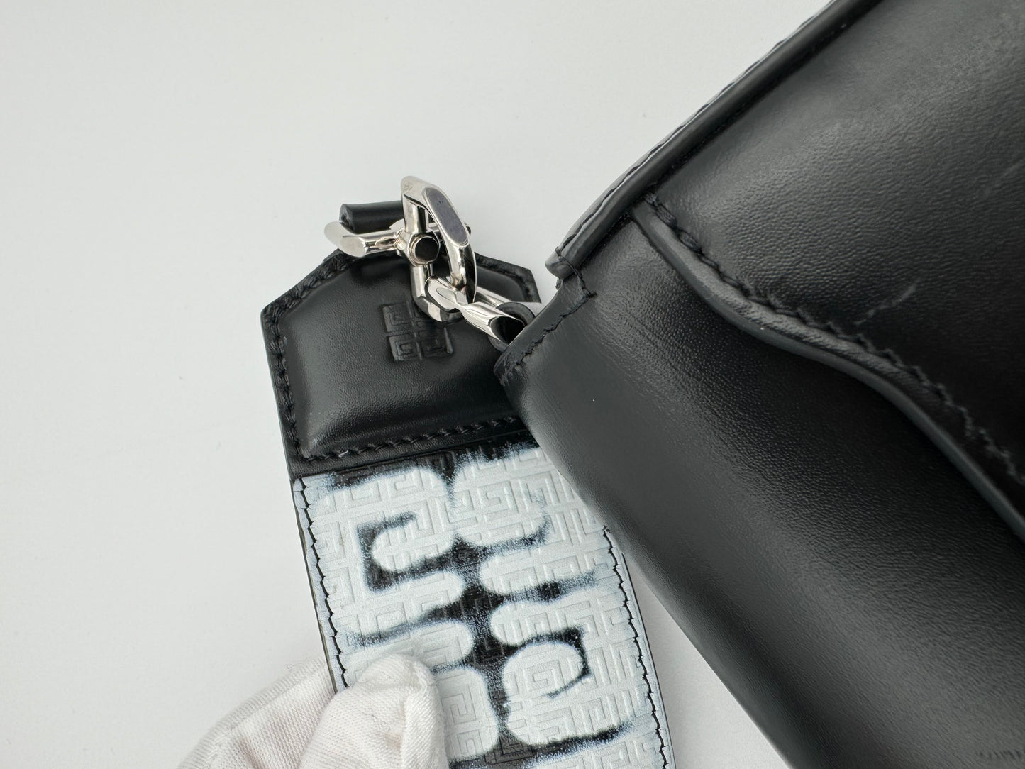 GIVENCHY 
X CHITO 4G BAG CROSSBODY GRAFFITI EFFECT LEATHER SMALL