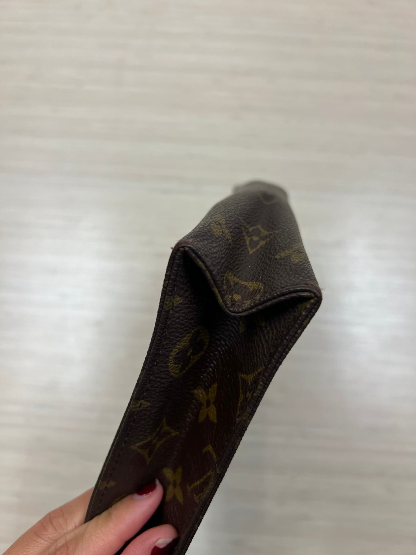 LOUIS VUITTON TOILETRY 26