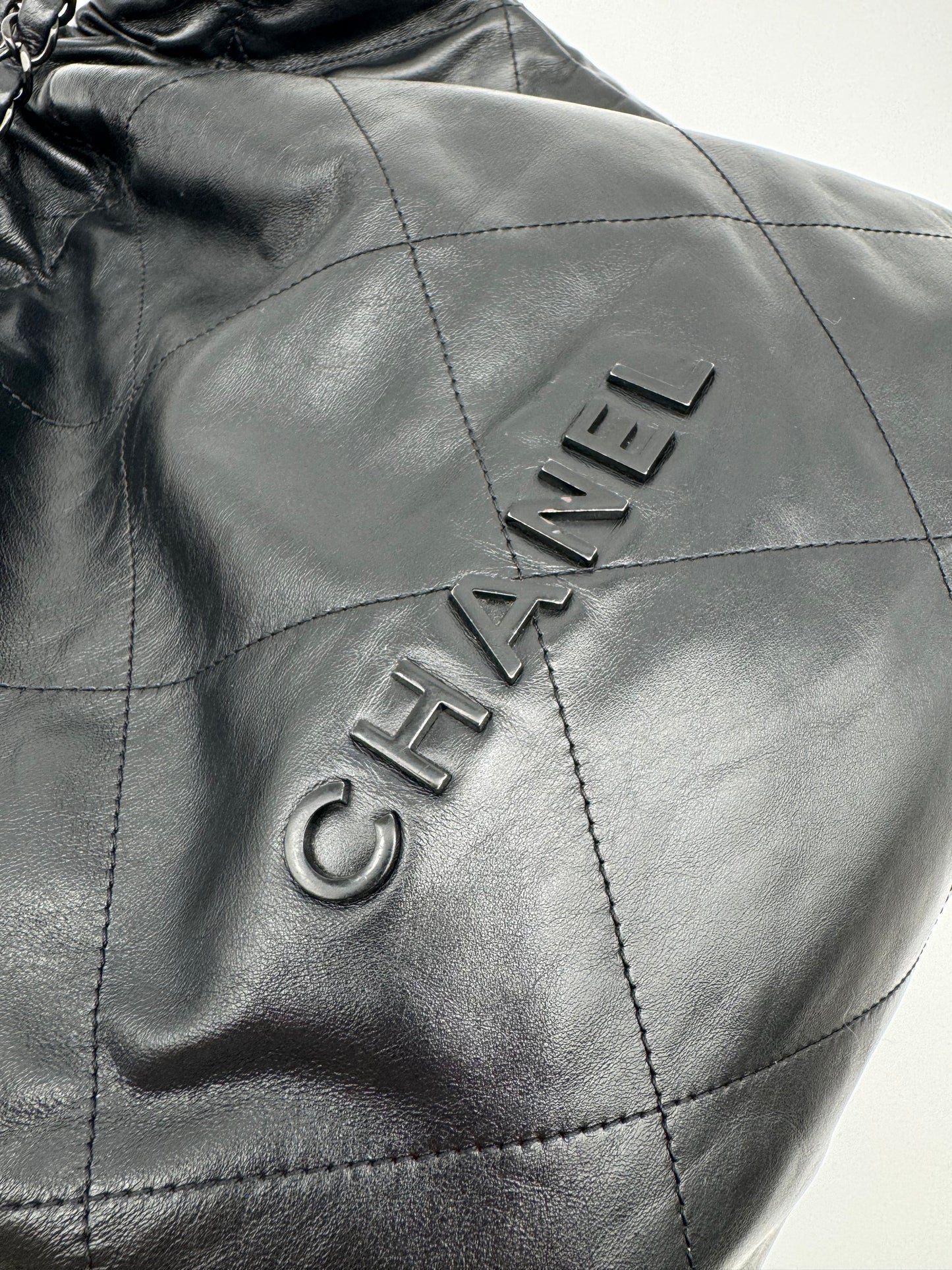 CHANEL Shiny Calfskin Quilted Small Chanel 22 So Black