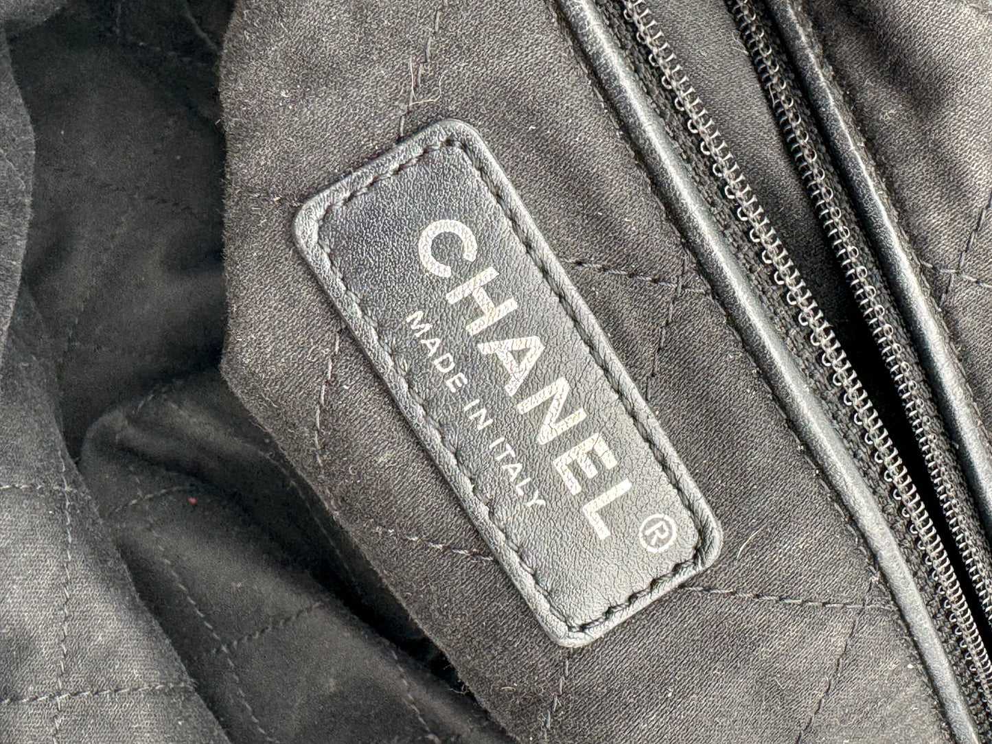 CHANEL Shiny Calfskin Quilted Small Chanel 22 So Black