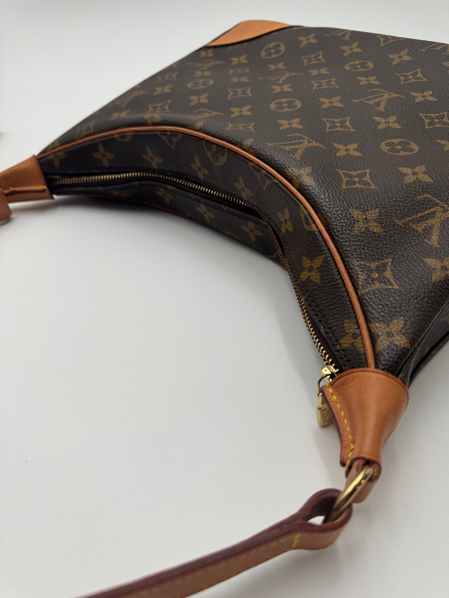 LOUIS VUITTON BOULOGNE 30 SHOULD BAG