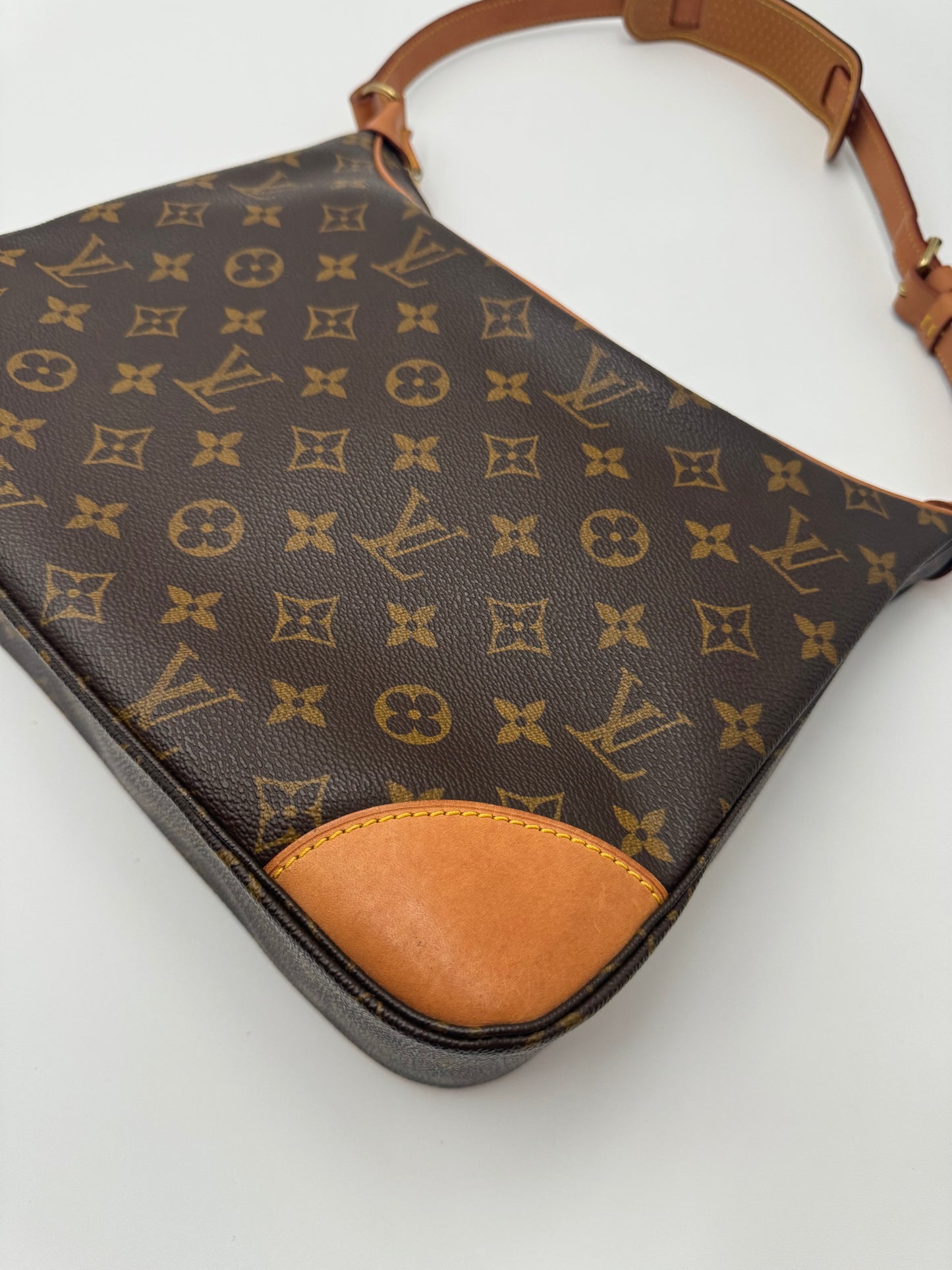 LOUIS VUITTON BOULOGNE 30 SHOULD BAG