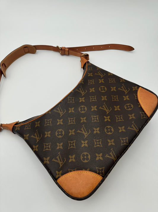 LOUIS VUITTON BOULOGNE 30 SHOULD BAG