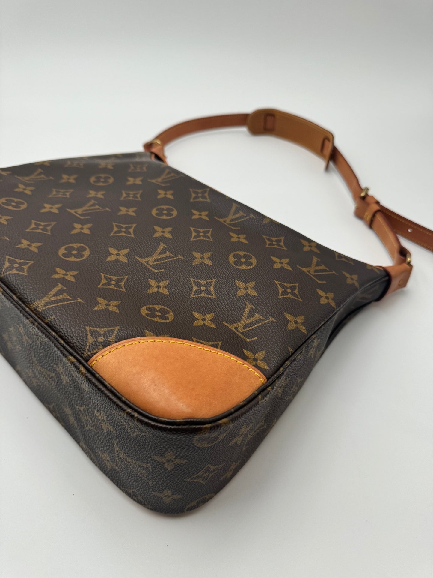 LOUIS VUITTON BOULOGNE 30 SHOULD BAG