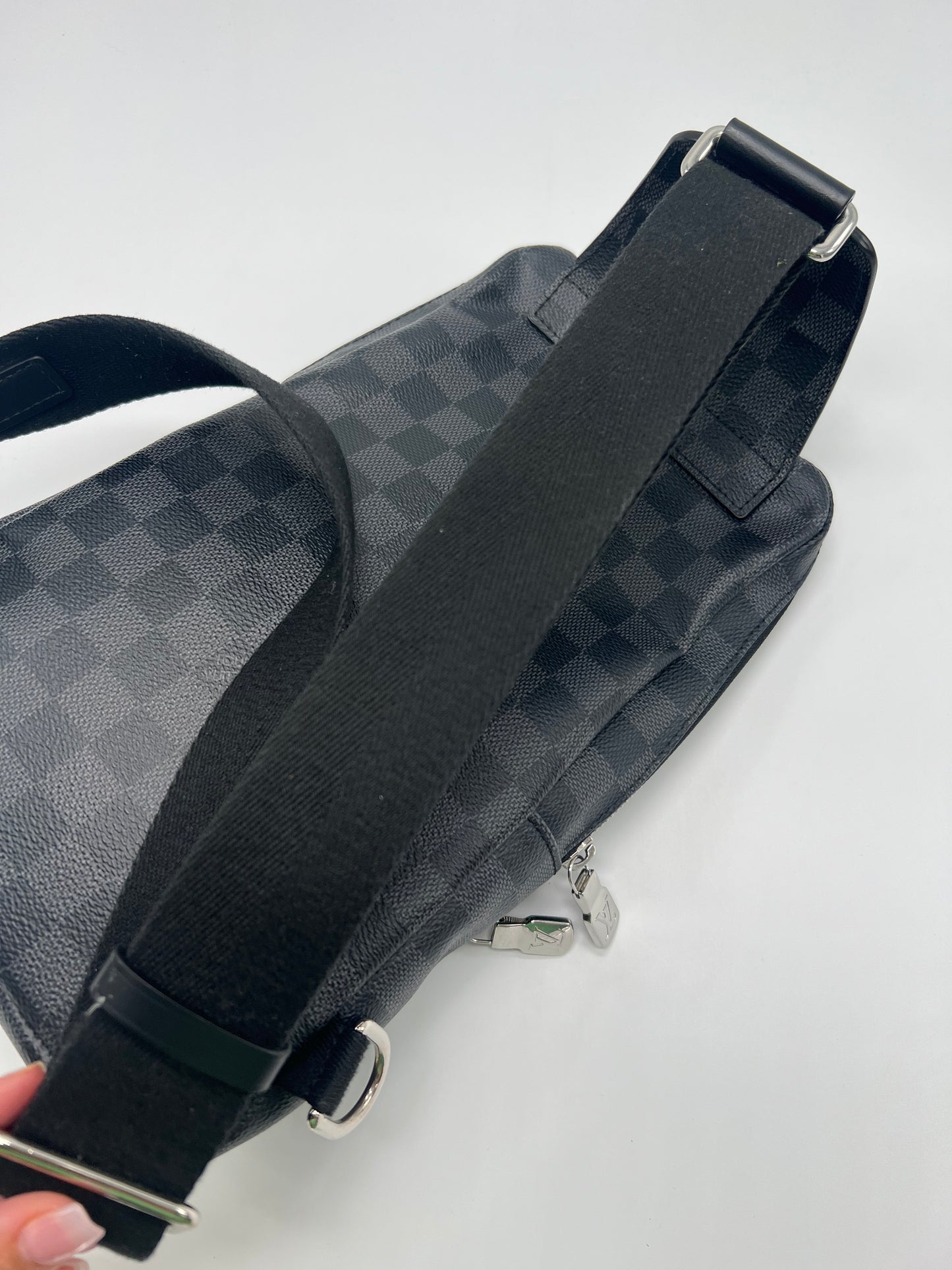 LOUIS VUITTON DAMIER SLING (LIKE NEW!)