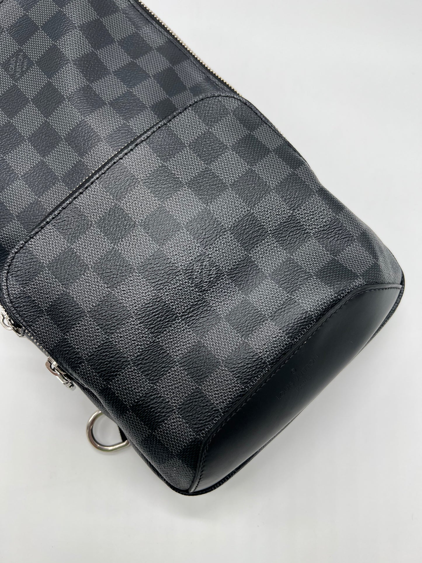 LOUIS VUITTON DAMIER SLING (LIKE NEW!)