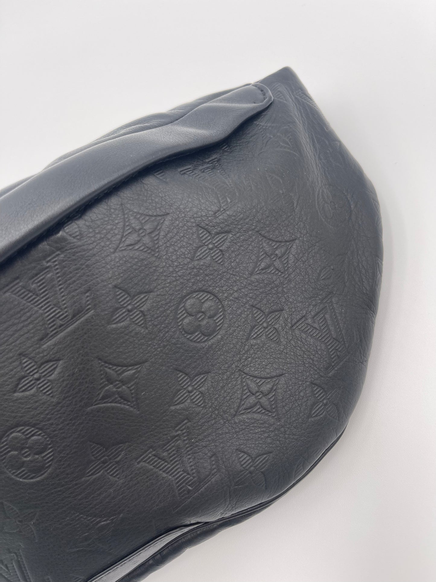 LOUIS VUITTON CALFSKIN SHADOW DISCOVERY BUMBAG