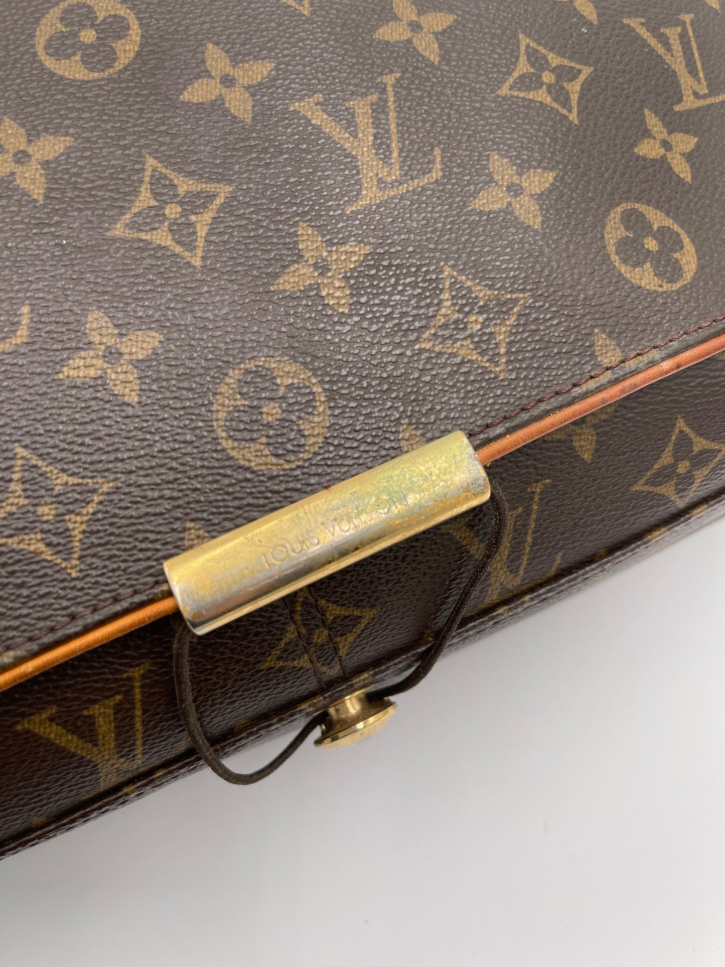 LOUIS VUITTON MESSENGER BAG