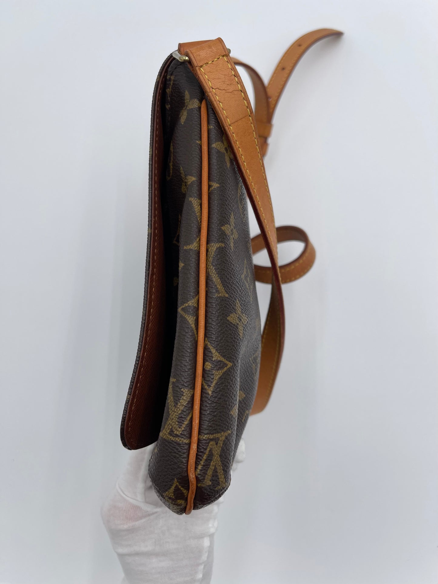 LOUIS VUITTON SALSA CROSSBODY