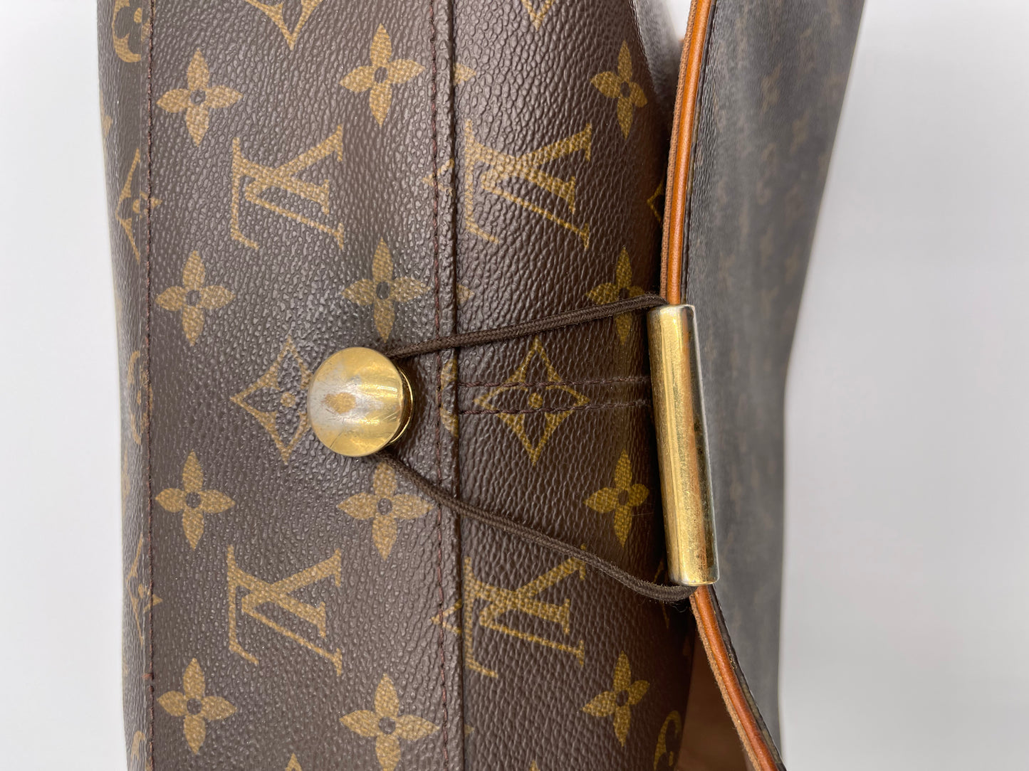 LOUIS VUITTON MESSENGER BAG